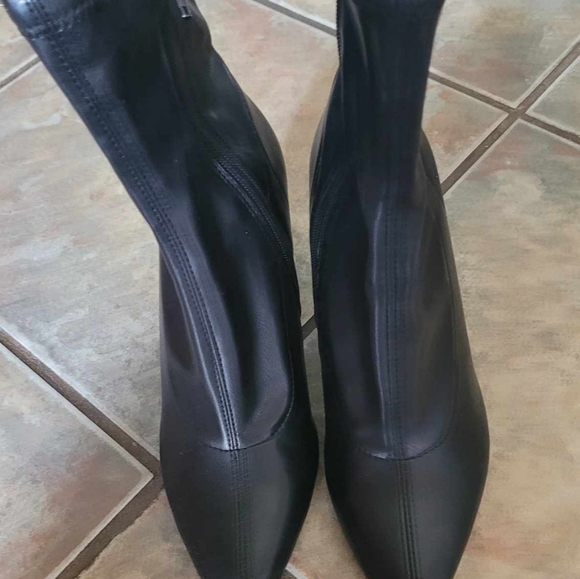 Black bootie - Picture 3 of 7